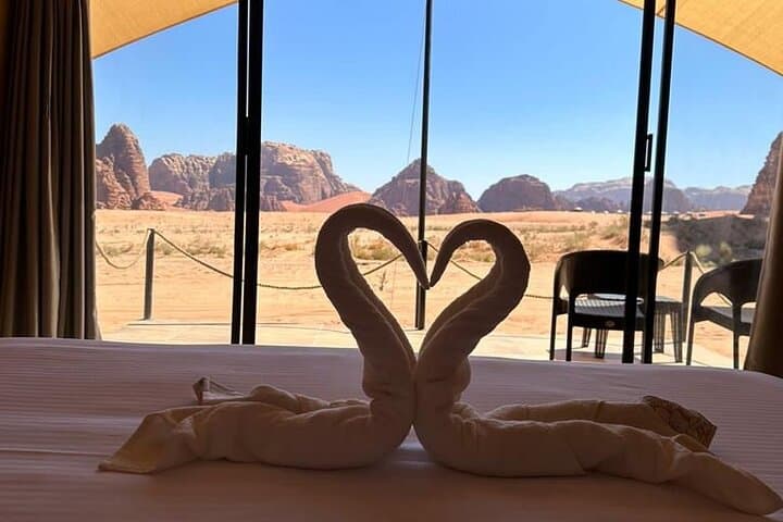 Wadi Rum Full-Day Jeep Tour with Luxury Bedouin Tent and Sand-Boarding