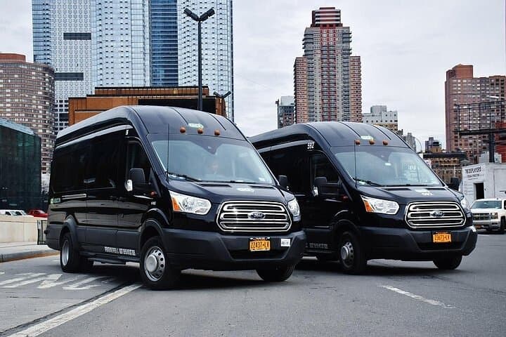 Manhattan to LGA Shared Departure Transfer — Door-to-Door Airport Van photo 3