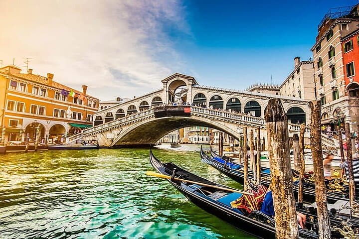 Venice Morning Walk and Classic Gondola Ride — St. Mark's to Rialto photo 6