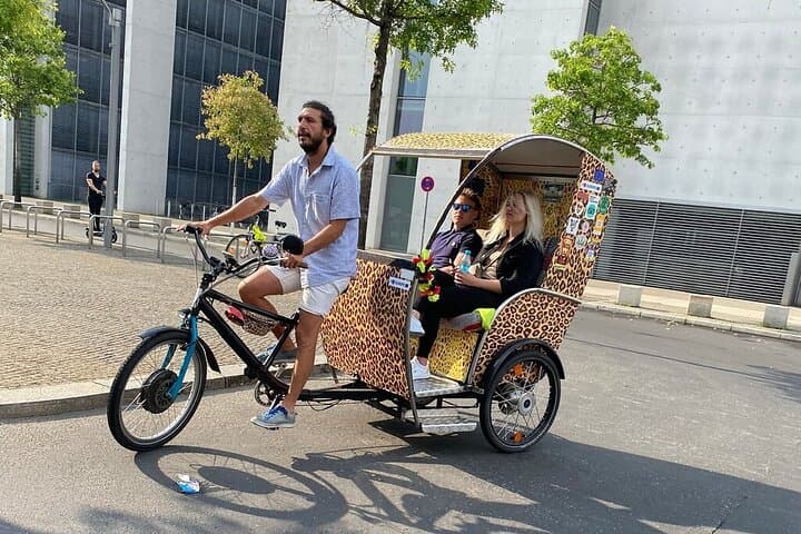 Romantic Berlin Rickshaw Rickshaw & Photo Tour from Brandenburg Gate photo 4