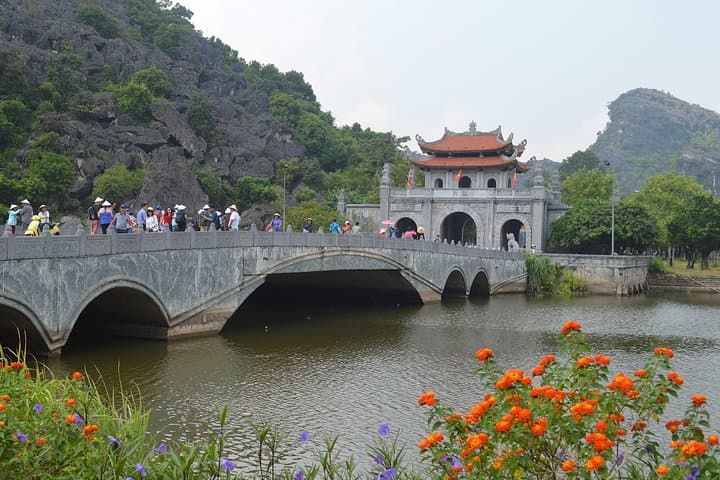 Day Trip to Ninh Binh from Hanoi — Hoa Lư, Tam Coc Boat Ride & Village Cycle photo 4