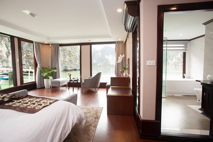 Luxury La Stellar 3-Day Halong Bay Cruise from Hanoi: Kayak, Beaches & Caves photo 2
