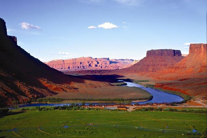 Moab Backcountry Arches Scenic Flight: Soar Over Corona Arch & Dead Horse Point