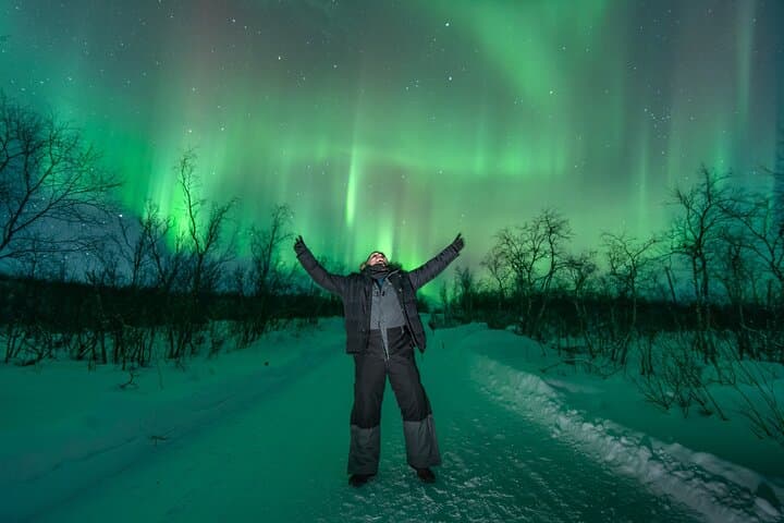 Northern Lights Minibus Chase with Campfire and Pro Photographer in Tromsø photo 3