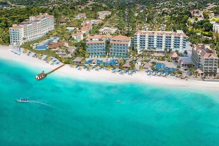 Scenic Private Airport Transfer from Montego Bay to Sandals Dunn's River photo 3