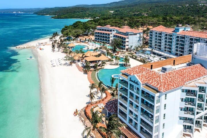 Scenic Private Airport Transfer from Montego Bay to Sandals Dunn's River photo 2