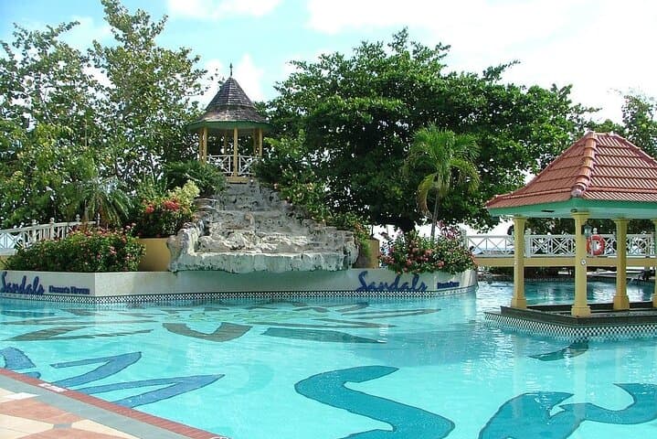 Scenic Private Airport Transfer from Montego Bay to Sandals Dunn's River