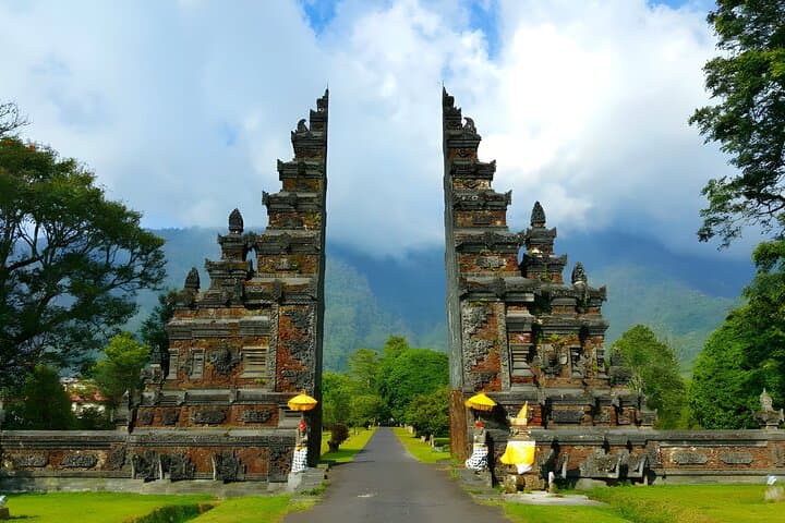 Highlands to Sea: Private Full-Day Bedugul, Jatiluwih & Tanah Lot Tour photo 5