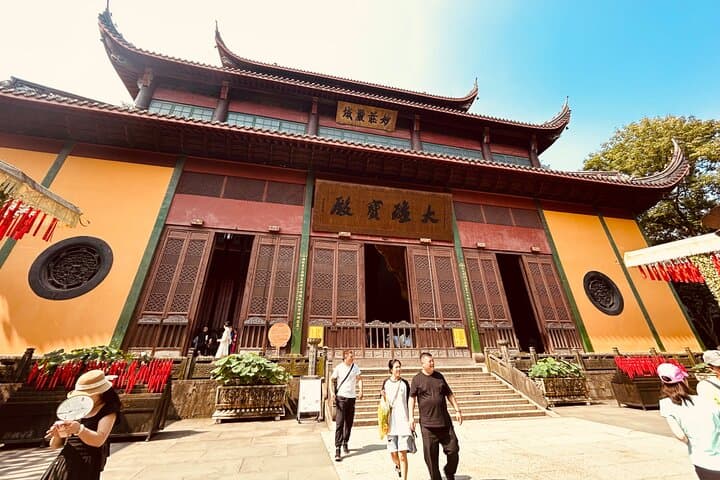 Half-Day Hangzhou: Lingyin Temple & West Lake Private Tour photo 5