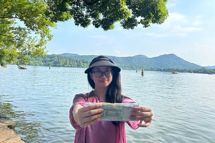 Half-Day Hangzhou: Lingyin Temple & West Lake Private Tour photo 2