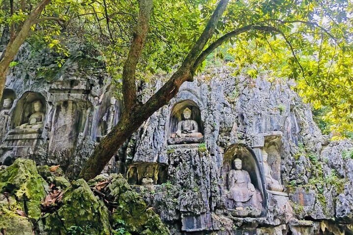 Half-Day Hangzhou: Lingyin Temple & West Lake Private Tour photo 6