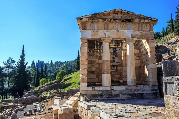 Day Trip to Delphi and Arachova from Athens — Private Minibus Tour