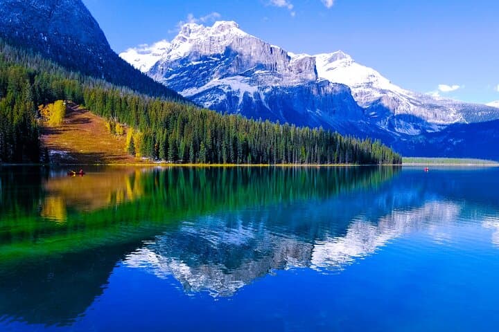 Banff Lake Louise Emerald Lake Moraine Day Tour from Calgary