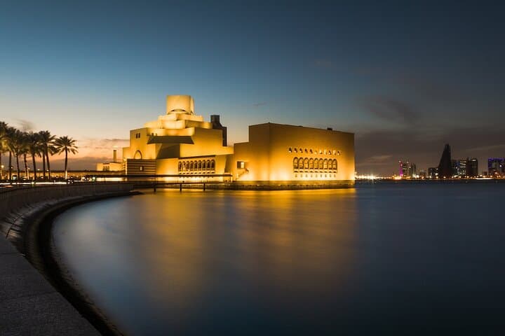 Doha and West of Qatar Private Day Tour: Zekreet, Camel Racing, and Culture