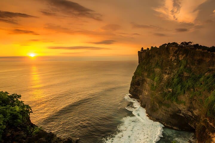 Uluwatu Sunset Tour & Jimbaran Seafood — Bali Half-Day Car Charter photo 4