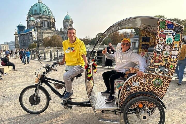 Romantic Berlin Rickshaw Rickshaw & Photo Tour from Brandenburg Gate photo 3