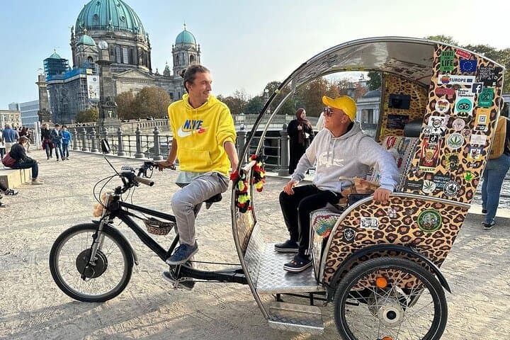 Berlin Rickshaw Sightseeing: Eco-Friendly Group Tours from Brandenburg Gate photo 2
