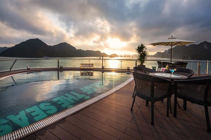 Luxury 3-Day Halong & Lan Ha Bay Cruise aboard Stellar of the Seas photo 6