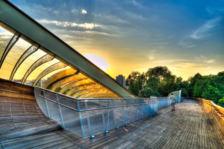 Southern Ridges Hiking Tour: Henderson Waves, Mount Faber & Labrador Nature Reserve