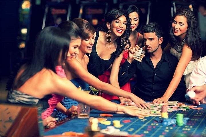 Las Vegas Casino Experience in St Maarten — Rouge Et Noir Casino Cruise Tour photo 2