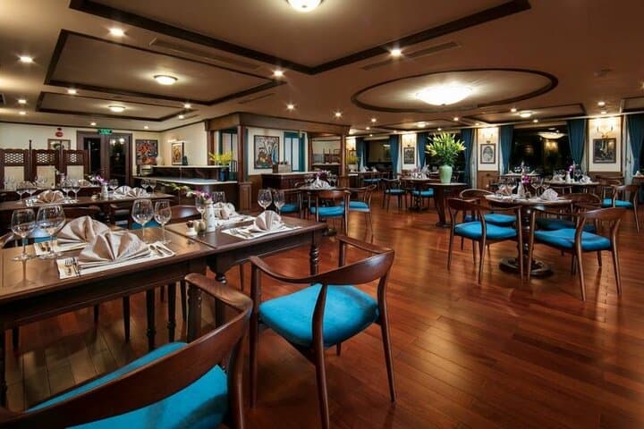 Luxury 4-Day Halong Bay & Lan Ha Bay Cruise with Cat Ba Expedition photo 3