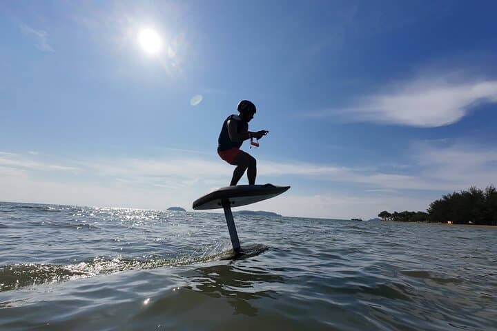 E-Foil at Tanjung Aru Beach: Private Guided Electric Hydrofoiling in Kota Kinabalu photo 2