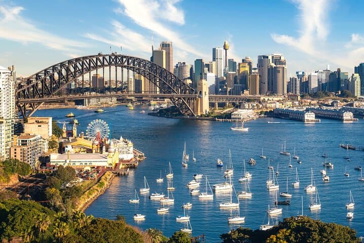 Private Full-Day Shore Tour of Sydney Harbour and City Highlights