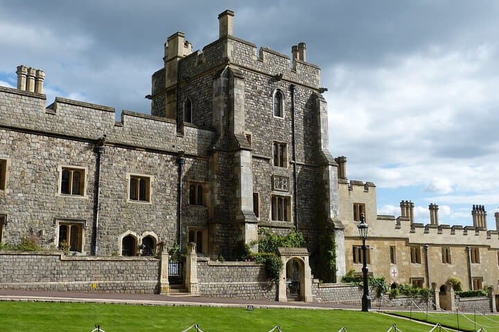 Windsor Castle, Stonehenge & Bath Day Tour from London photo 2