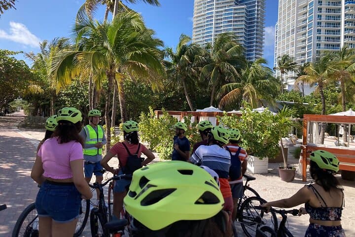Private Miami Beach Bike Tour: South Beach Art Deco & Oceanfront Ride photo 2