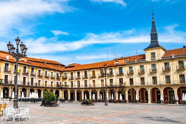 León Scavenger Hunt: Self-Guided Walking Tour of the Cathedral, San Marcos & Hidden Gems photo 5