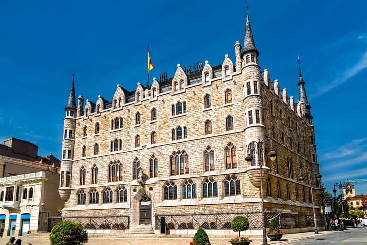 León Scavenger Hunt: Self-Guided Walking Tour of the Cathedral, San Marcos & Hidden Gems photo 6