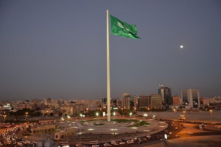 Explore Jeddah: Full-Day Guided Tour of Al-Balad, Corniche & Floating Mosque photo 5