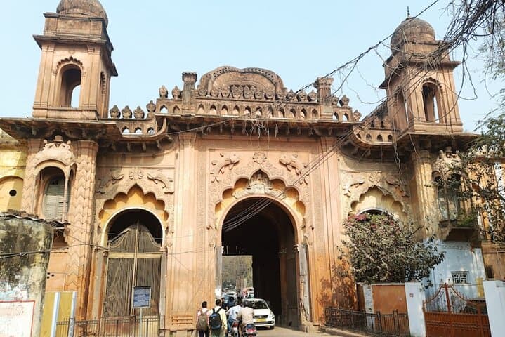 Lucknow Self-Guided Scavenger Hunt: Lakhi Gate, Tombs & Hidden City Sights photo 5
