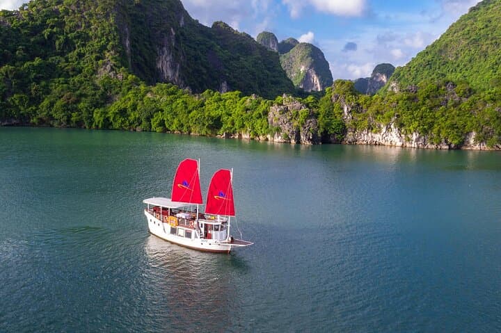Unique Ha Long Bay Private Day Cruise: Kayak, Tien Ong Cave & Cua Van Fishing Village photo 4