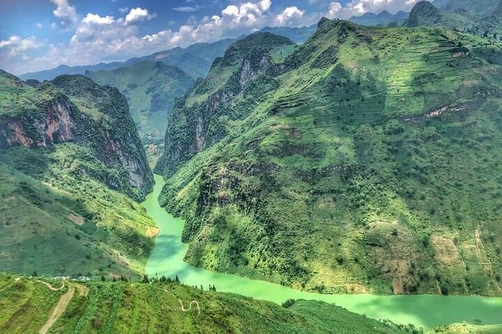 Ha Giang Loop 4-Day Adventure: Ma Pi Leng, Dong Van & Homestay Experience photo 3
