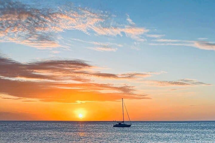 Waikiki Small-Group Sunset Sailing Cruise to Diamond Head