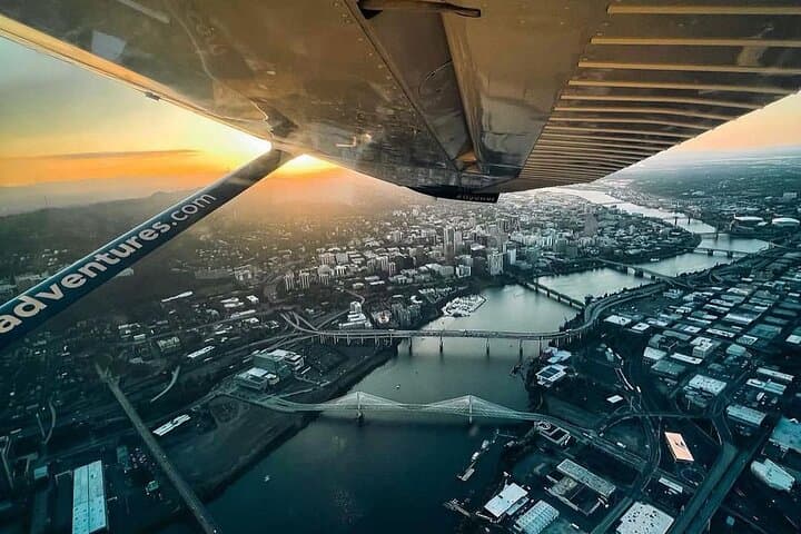 Portland Night Air Tour: Downtown Skyline Flight from Troutdale Airport