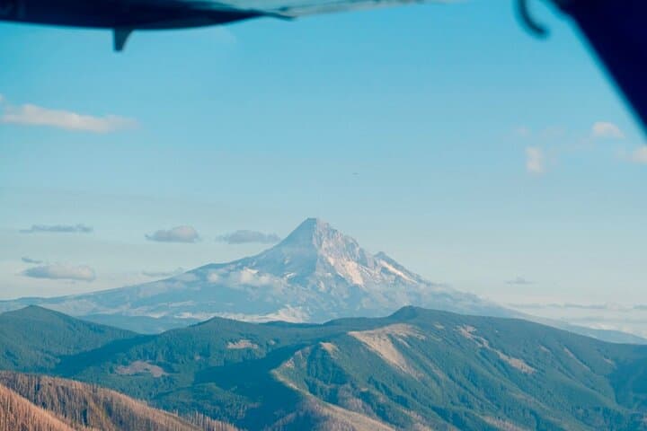 Columbia River Gorge Air Tour — Multnomah Falls Scenic Flight from Portland photo 3