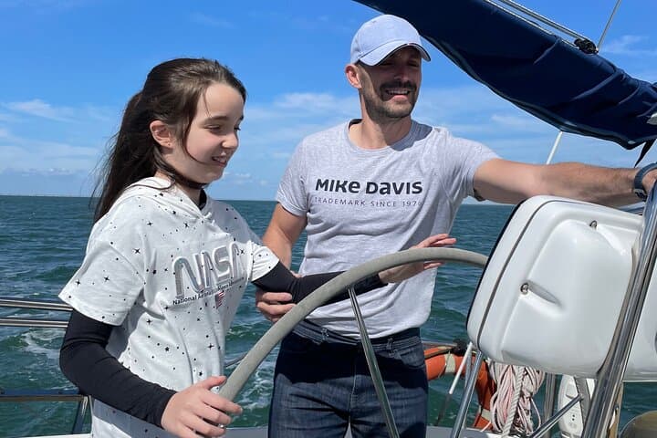 Private Sailing and Premium Wine Tasting on the Tagus: Lisbon Small-Group Experience photo 6