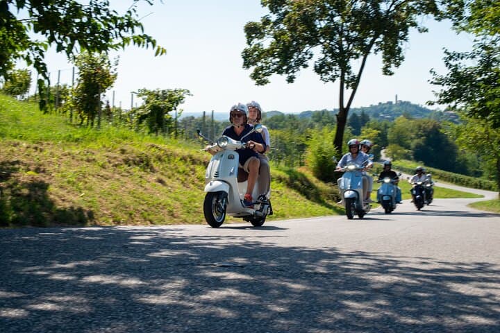 Vespa 125 Rental: Explore the UNESCO Prosecco Hills around Conegliano-Valdobbiadene photo 2