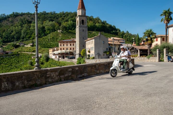 Vespa 125 Rental: Explore the UNESCO Prosecco Hills around Conegliano-Valdobbiadene photo 3