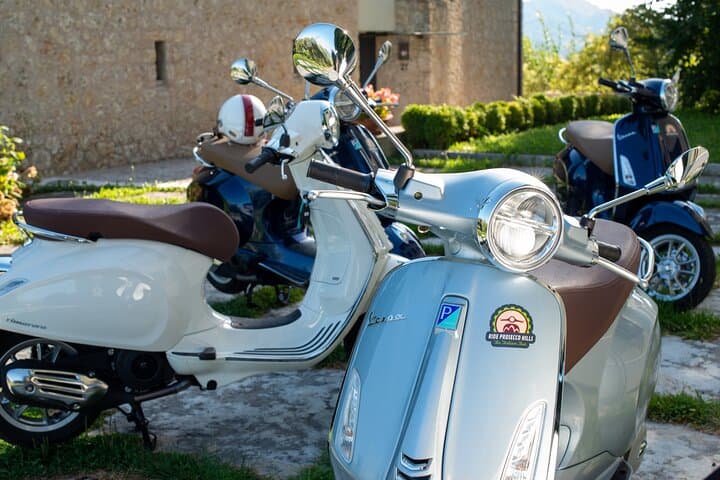 Vespa 125 Rental: Explore the UNESCO Prosecco Hills around Conegliano-Valdobbiadene photo 4
