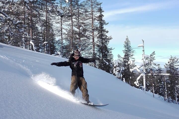 Private 2-Hour Snowsurfing in Levi: Bindingless Powder Experience photo 2