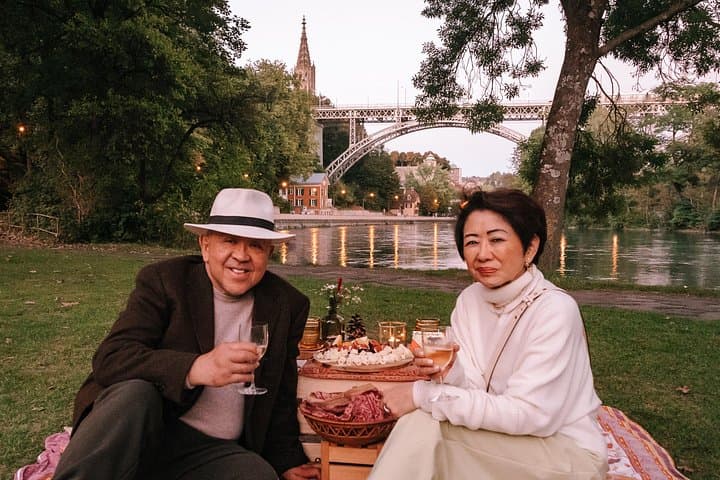 Private Bern Photo Tour & Cheese-and-Wine Picnic Along the Aare photo 2