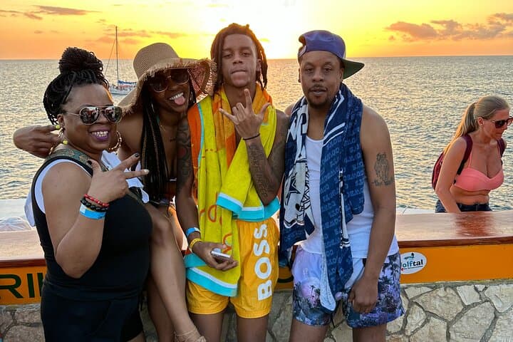 Negril Seven Mile Beach & Rick's Cafe Private Tour — Snorkeling, Sunset & Cliff Jumping photo 6