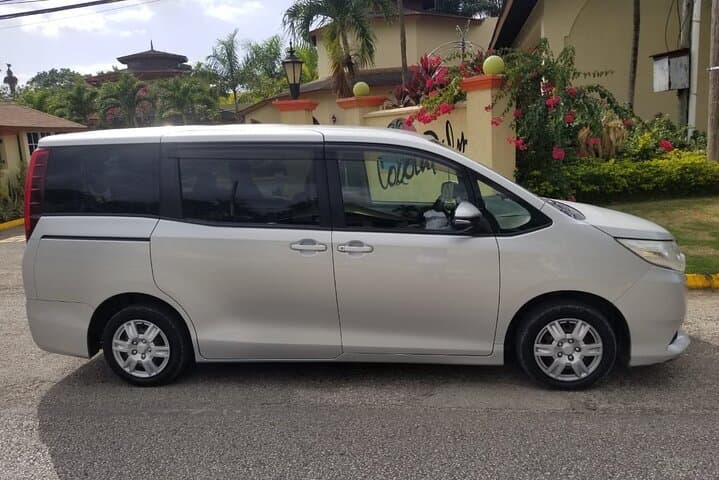 Scenic Private Airport Transfer from Montego Bay to Sandals Dunn's River photo 5