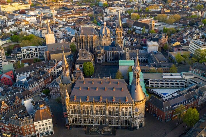 Aachen Scavenger Hunt: Self-Guided Audio Walking Tour of Cathedral, Elisenbrunnen & Hidden Alleys