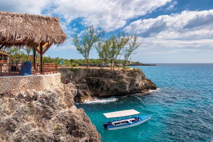 Montego Bay Private Shore Tour: Hip Strip, Doctor's Cave & Sam Sharpe Square photo 5