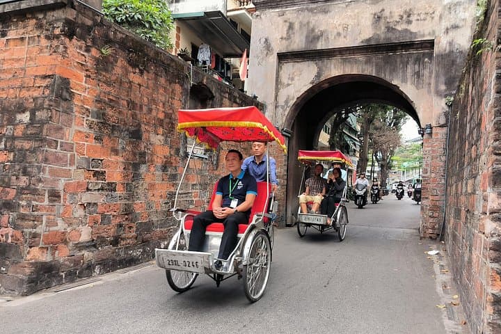 Full-Day Hanoi Small-Group Luxury City Tour: Cyclo, Mausoleum & Ethnology Museum photo 1
