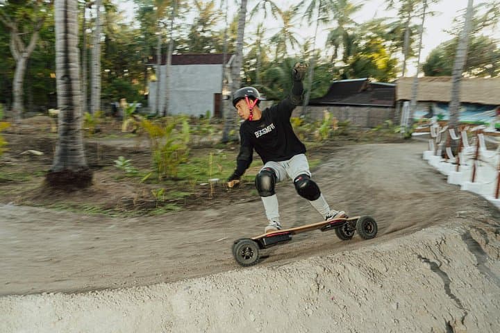 Off-Road Electric Skateboarding on Gili Trawangan: 15-Minute All-Terrain Thrill photo 2